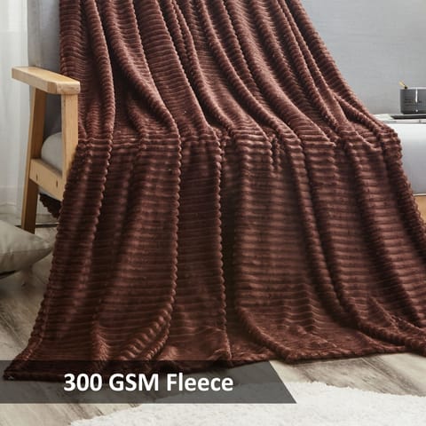 Fleece Blanket Twin Size,300GSM Soft and Cozy Lightweight Velvet Blanket Ideal For Couch, Bed, Travel, Camping , Dark Brown