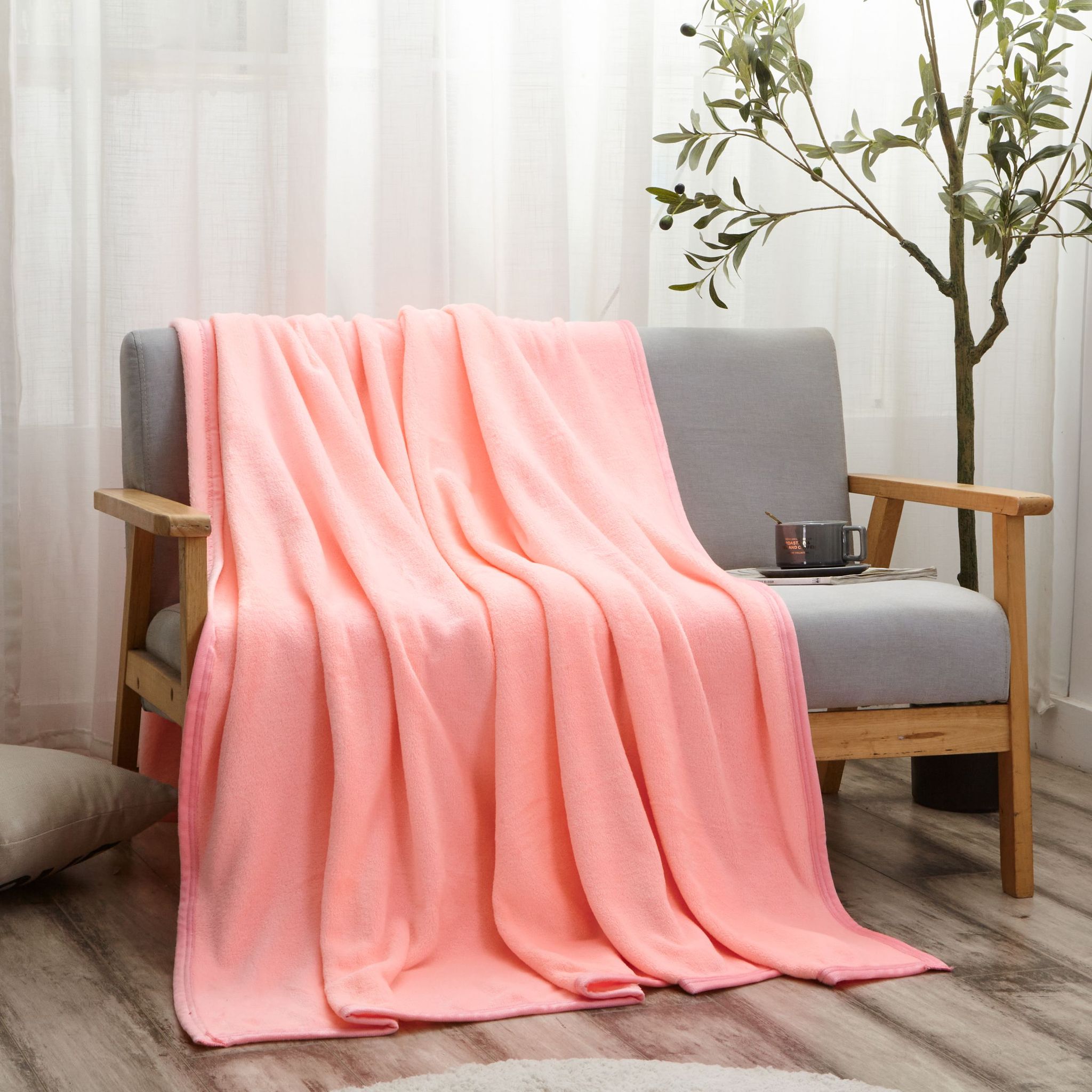 Fleece Blanket King Size,300GSM Soft and Cozy Lightweight Velvet Blanket Ideal For Couch, Bed, Travel, Camping ,Light Peach